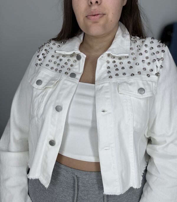 Chaqueta tachuelas
